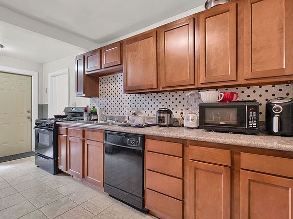 2nd image of 1808 Jane St #1