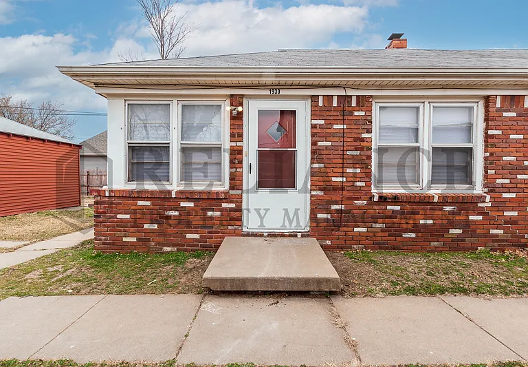 1930 S Saint Clair Ave — Photo 1