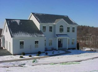 8 Carriage Dr, Schodack, NY 12033