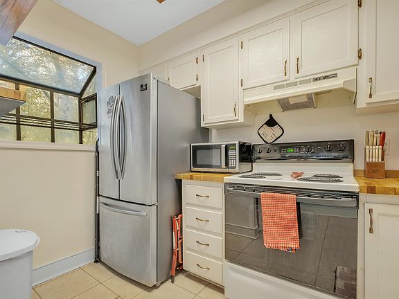 4th image of 1743 Beechwood Cir S