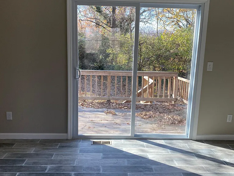 2506 Meadowmar Ln — Photo 12