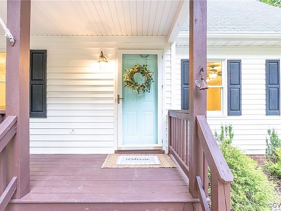 3rd image of 9845 Knobs Hill Ln