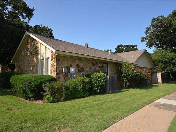 4th image of 820 Sandhurst Dr