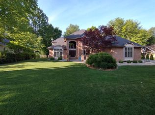 1306 Foxwood Dr, Midland, MI 48642