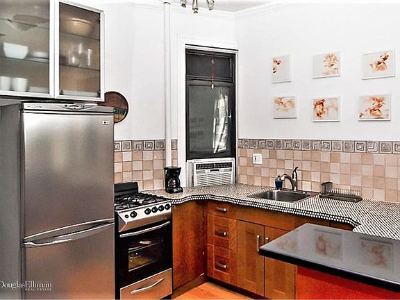 2nd image of 347 W 44th St APT 3FE