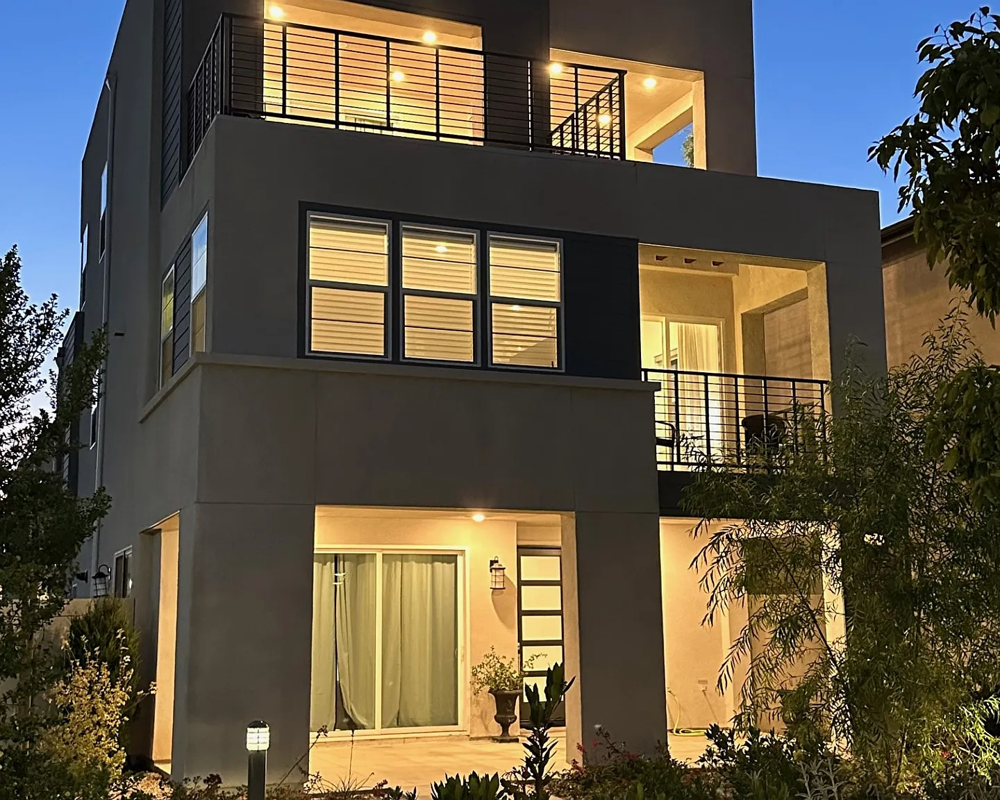 3 bed, 2.5 bath, 2445 sqft, $6,000 — Photo 2