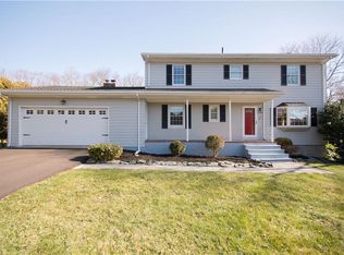 16 Michael Dr, Portsmouth, RI 02871