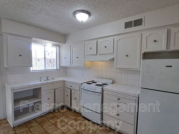 5th image of 3051 N West Ave APT A