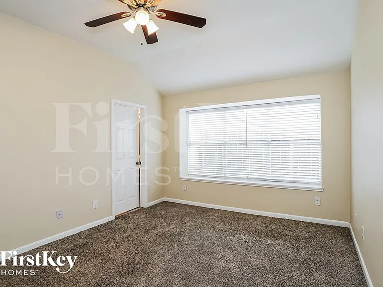 5334 Hazelgrove Dr — Photo 8