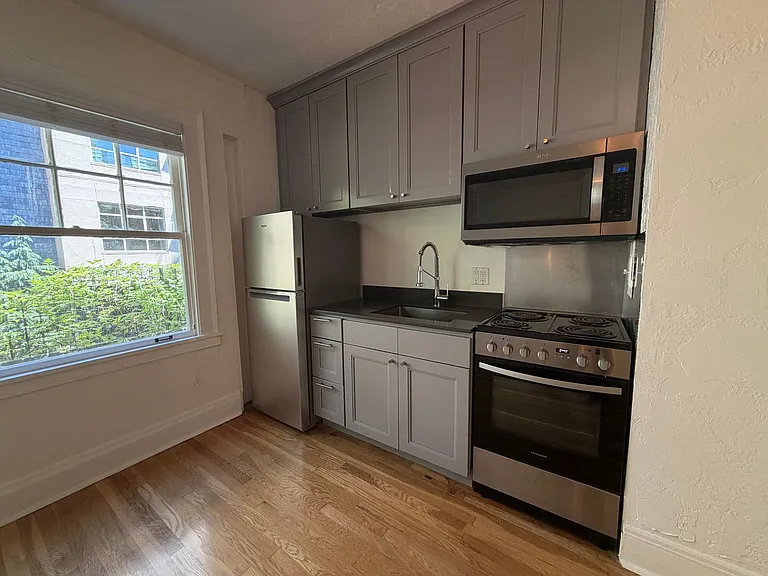 Greenway Apartments — Photo 10