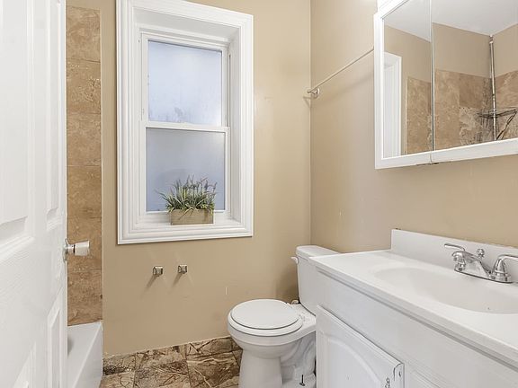 5th image of 1747 W Pratt Blvd #2N