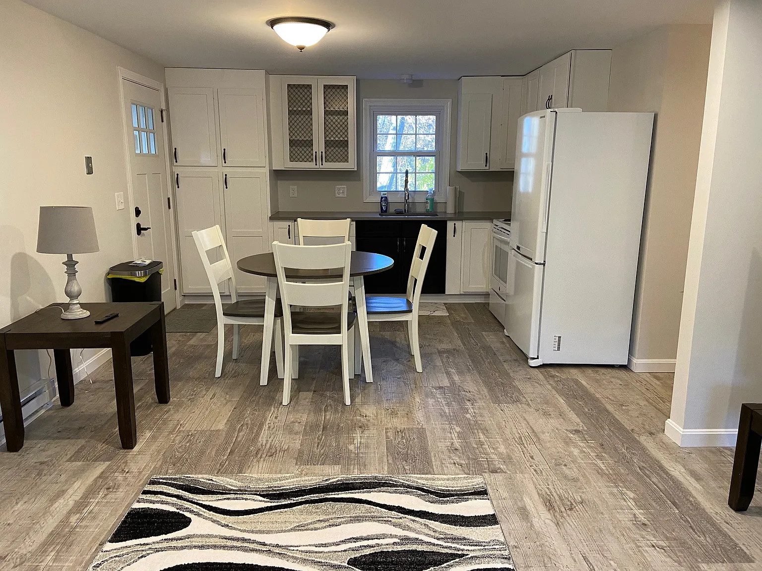 2 bed, 850 sqft, $1,800 — Photo 1