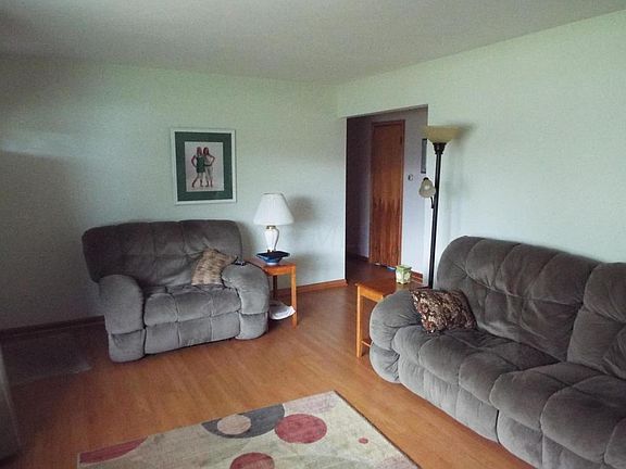 5th image of 506 Lawrence Ave