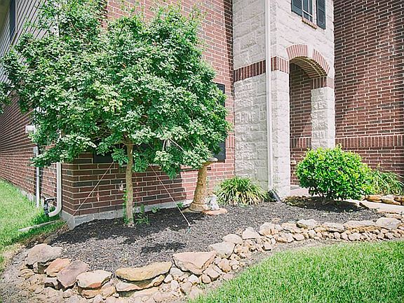 4th image of 4414 Meadow Way Dr