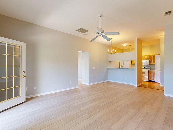 2nd image of 2854 S Knightsbridge Cir