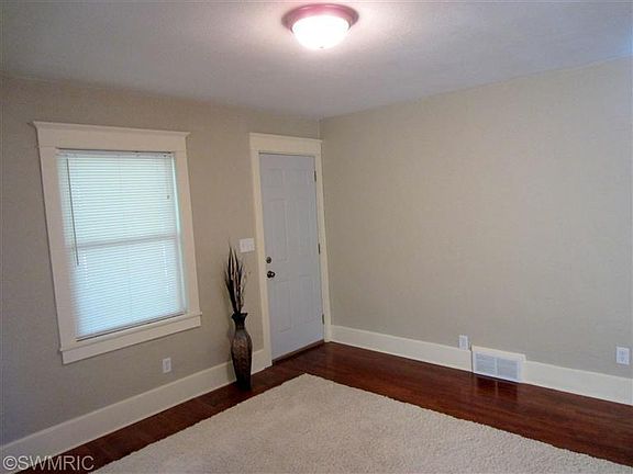 2nd image of 136 Eldredge St