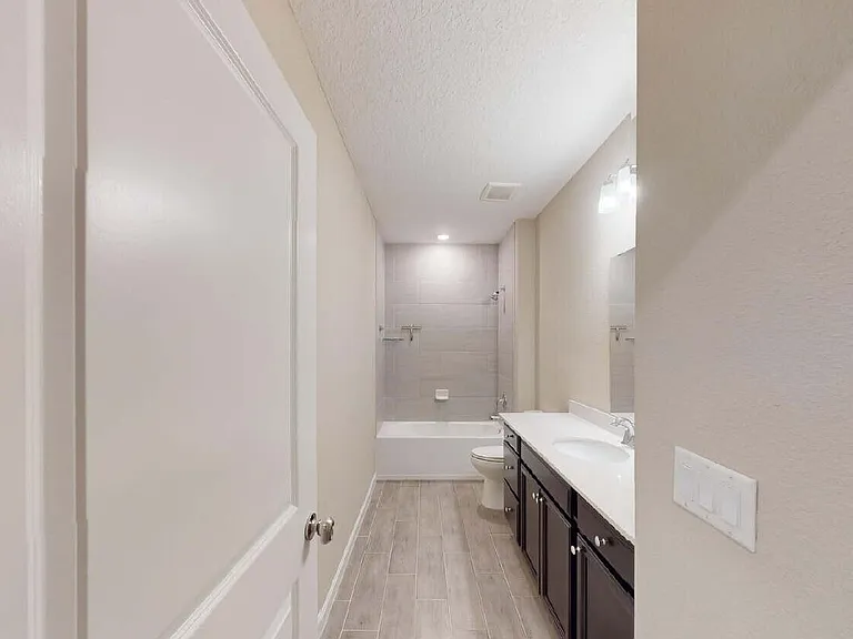 3965 Cloverdale Ct — Photo 3