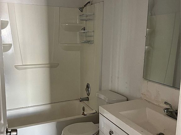 5th image of 3452 Anderson Ave APT E