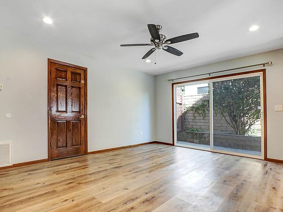 5th image of 208 Cottonwood Cove Dr