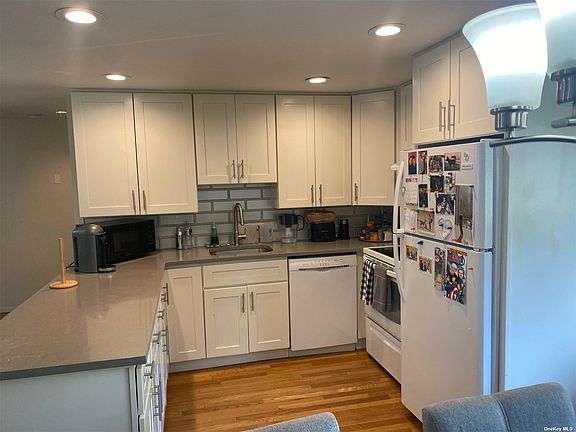 4th image of 22 Wakefield Ave