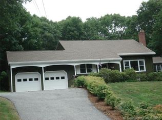 6 Eagle Ridge Dr, Gales Ferry, CT 06335