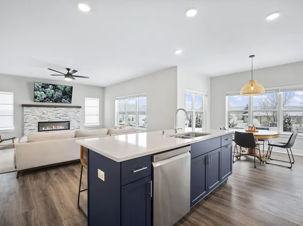 1860 Farmlane DRIVE, Slinger, WI 53086