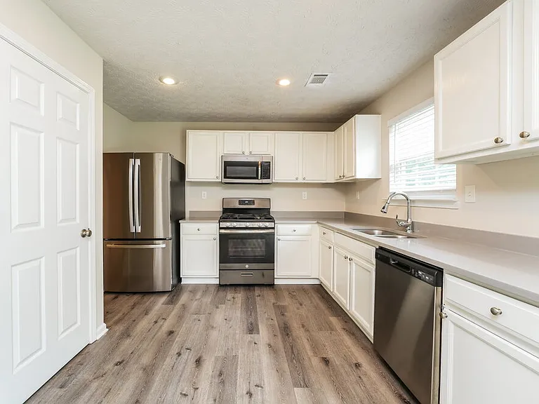 626 Stonecrest Dr — Photo 10