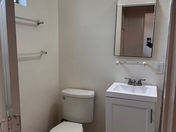 5th image of 1340 E 51st St APT 1