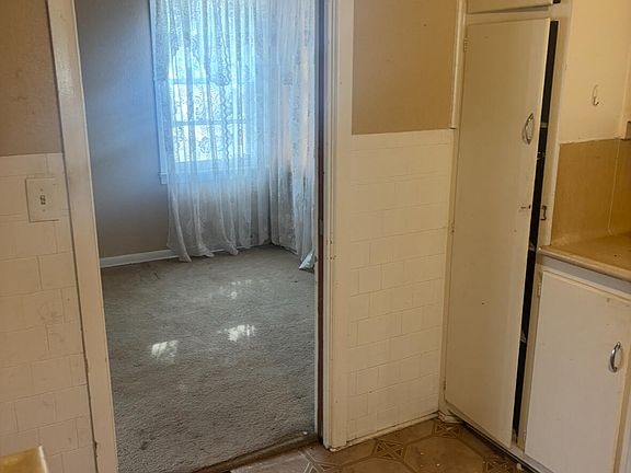 3rd image of 1212 Green Ave