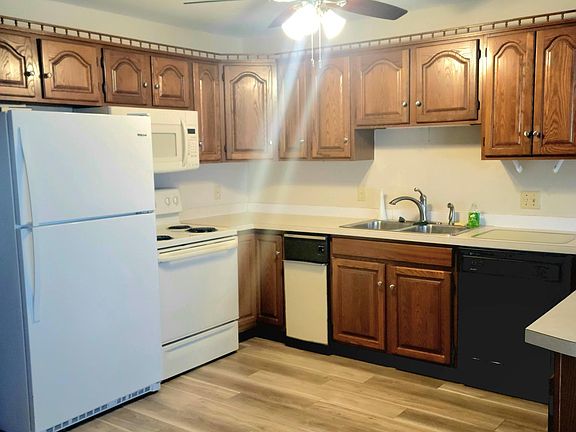 2nd image of 88 Rear West Warwick Ave #11