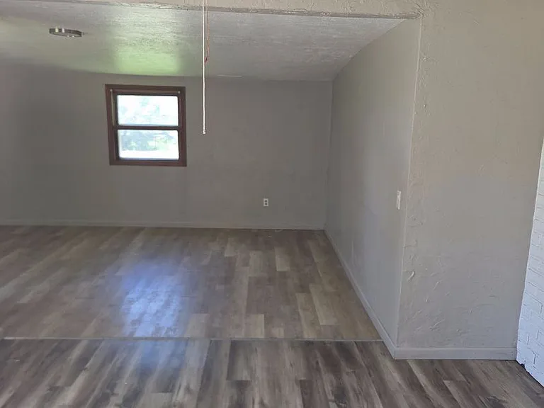 2507 W Laura Ave — Photo 6