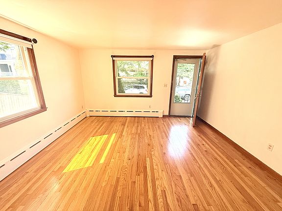 4th image of 25 1/2 Thurston Ave #B