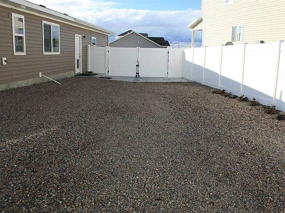 3rd image of 211 Horseshoe Dr