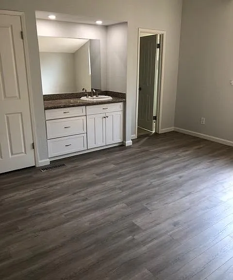 215 Alamo Ave — Photo 3
