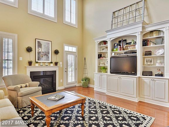 Family Room with Gas FP & Custom Built-Ins