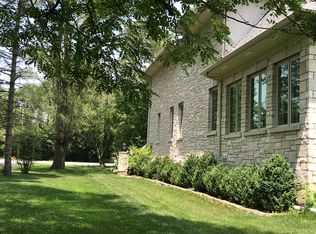 900 E Hillside Rd, Naperville, IL 60540