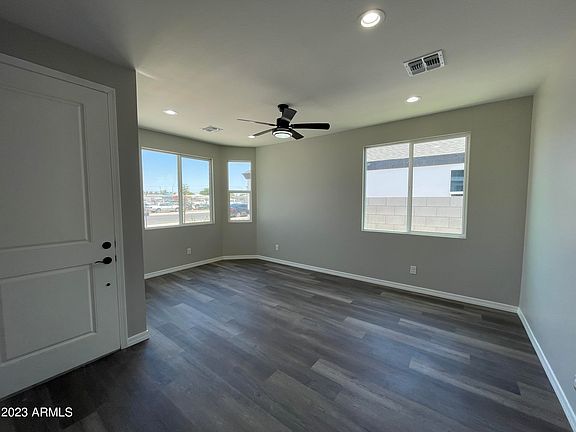 4th image of 469 W LINCOLN Avenue