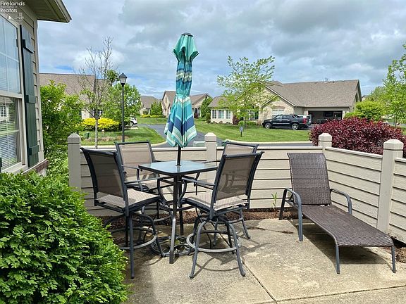 3rd image of 2740A Canterbury Cir