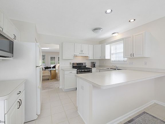 5th image of 10238 Brighton Cir #23