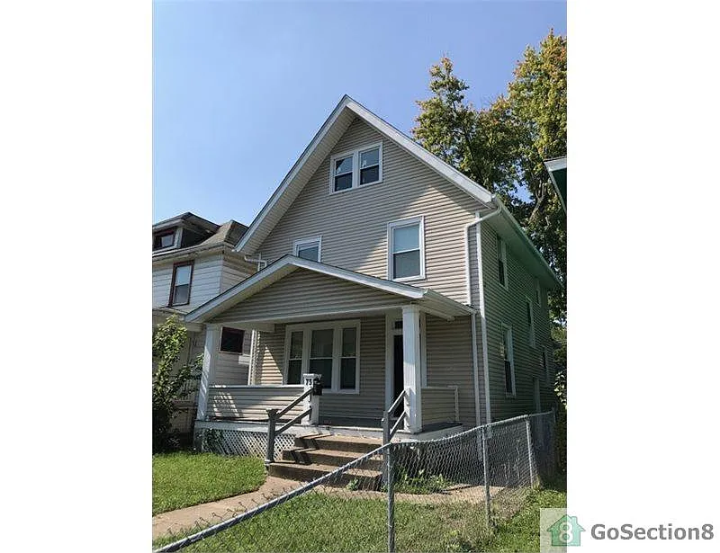 73 S Richardson Ave photo 1