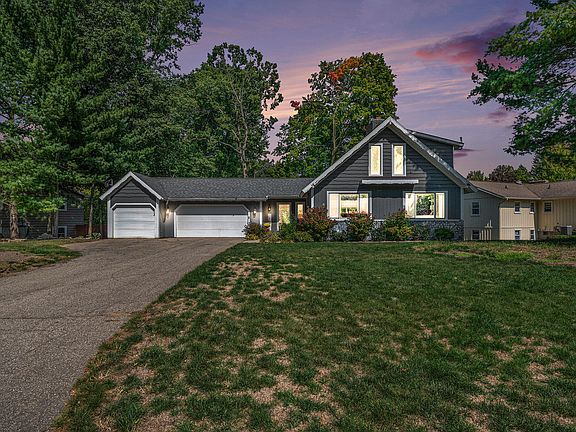 3rd image of 6950 Meadowcreek Dr
