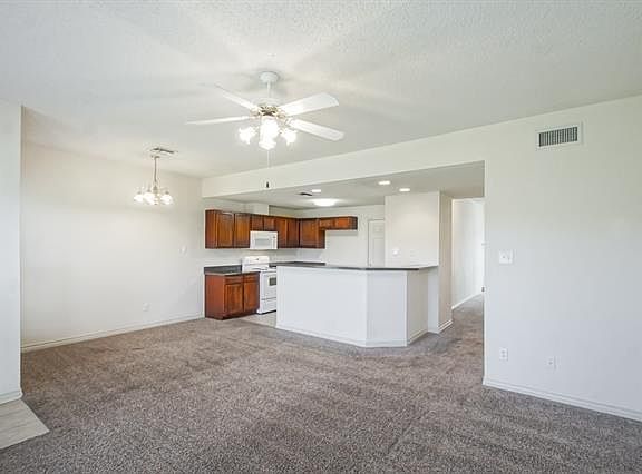 5th image of 68 Carriage Ln #A