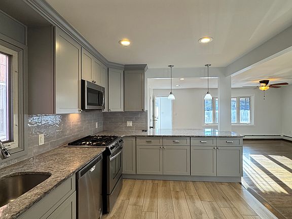 4th image of 35 E 51st St #1