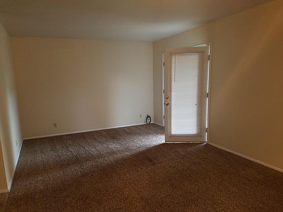 5th image of 1021 Queen Ann Dr #11
