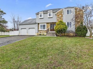 1 Mariposa Pl, Old Bridge, NJ 08857