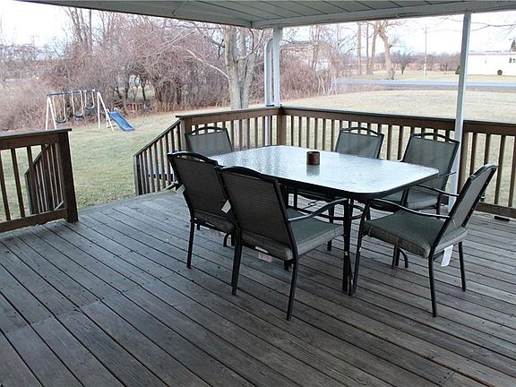 5th image of 400 Mountain Ash Dr