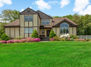 2897 Farm Walk Rd, Yorktown Heights, NY 10598