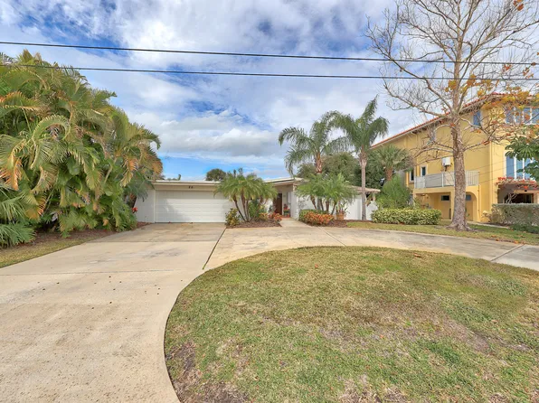 20 N Pine Cir, Belleair, FL 33756