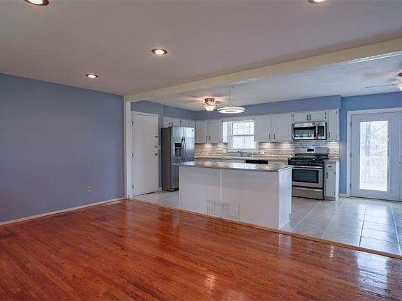 2nd image of 1560 Vine St