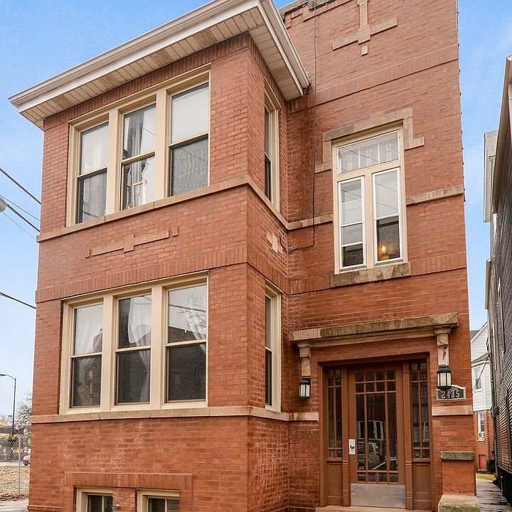 1st image of 2435 W Ainslie St APT 2